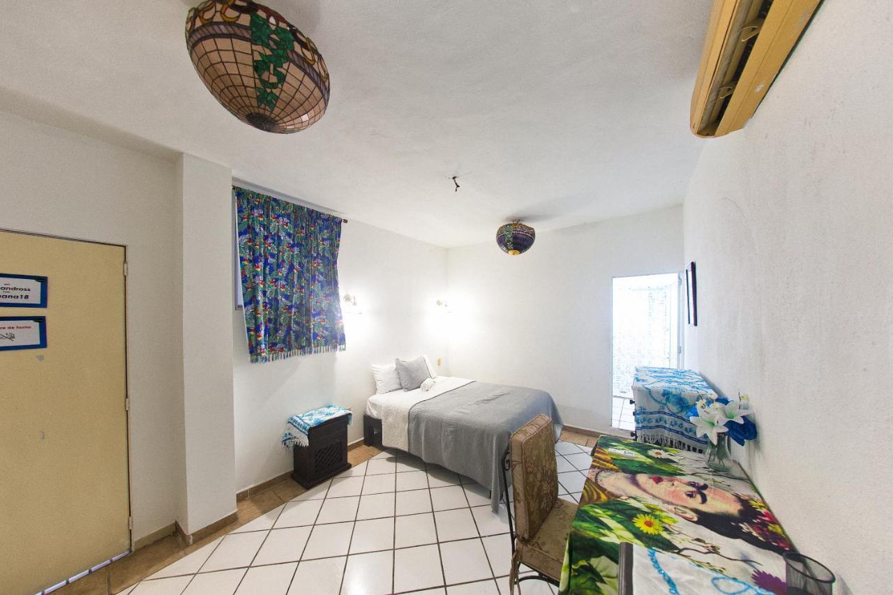 Alexandross Hostel Puerto Vallarta Habitación foto